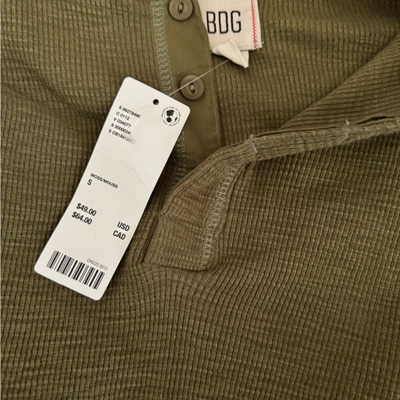 NWT Urban Outfitters- Cropped Henley Top sz small - Picture 2 of 3